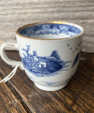 Chinese export coffee cup, pagoda pattern, European gold, C. 1790