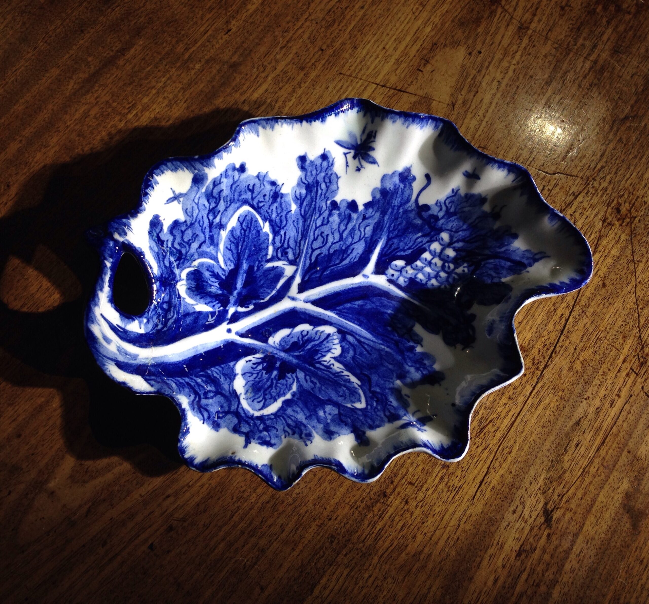 Bow leaf shape dish, fruiting vine pattern, c. 1765 -0