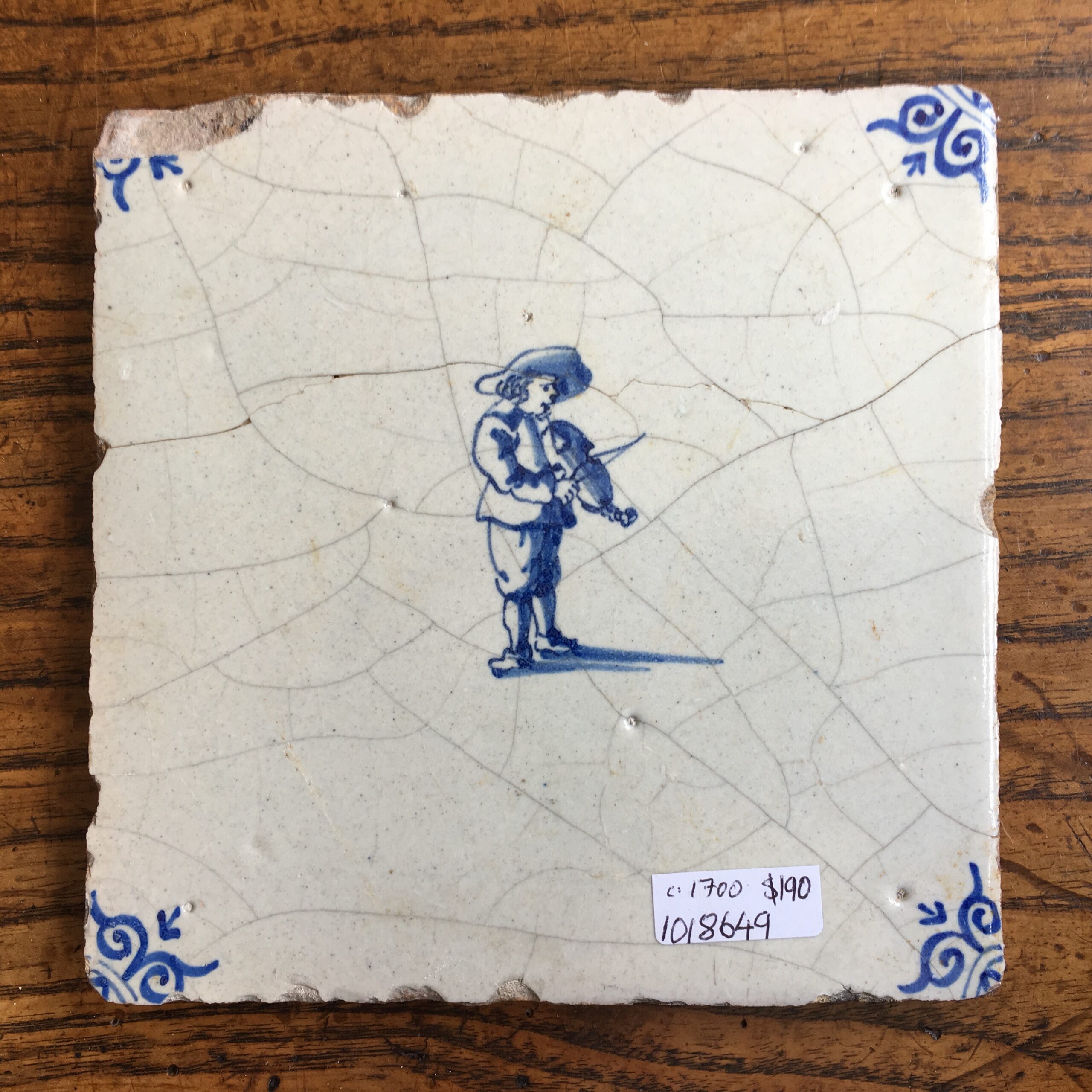 Dutch Delft tile with a fiddler, c.1700-0