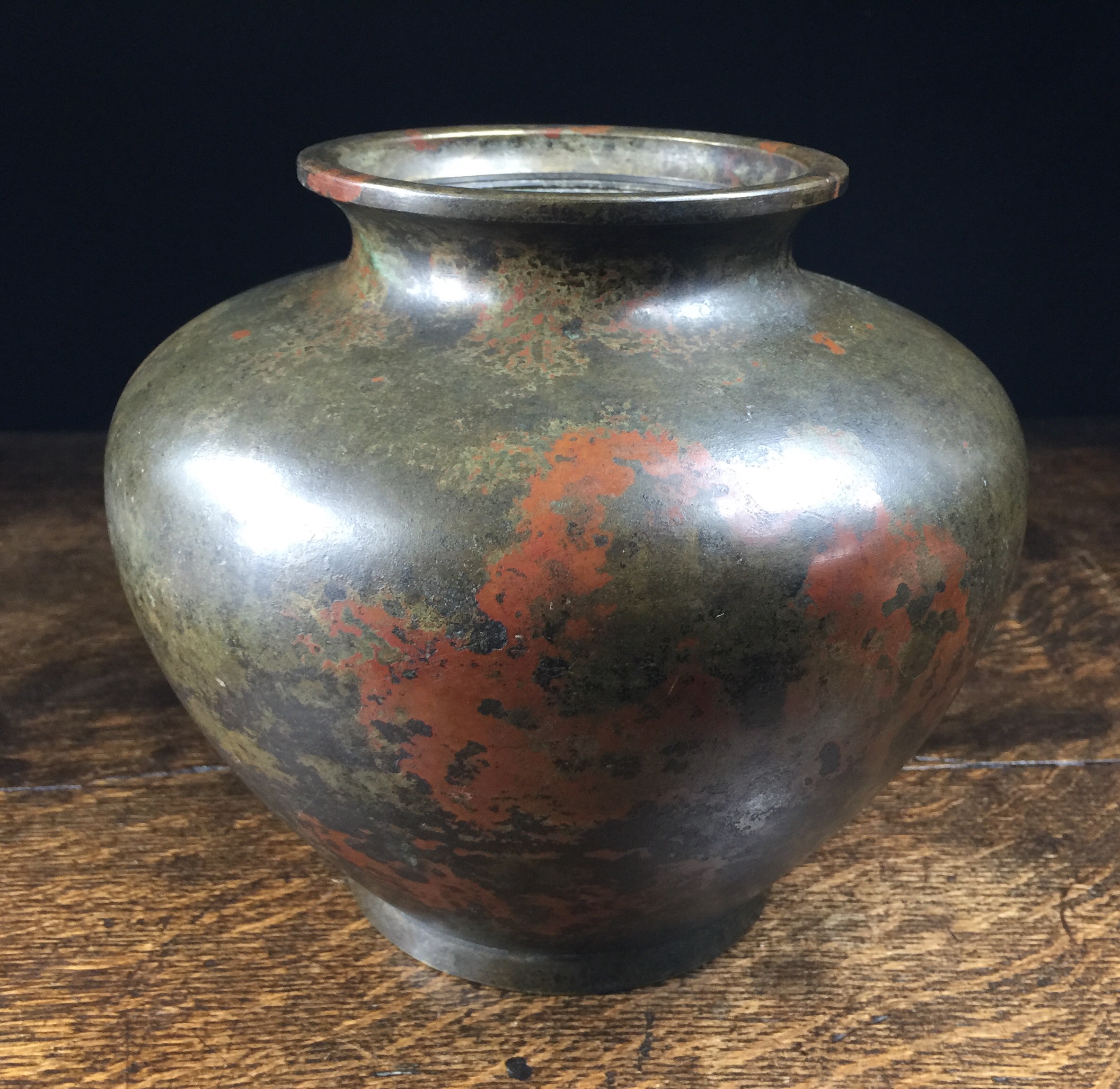 Chinese bronze vase with 'Antique' patinated surface, 19th century-0