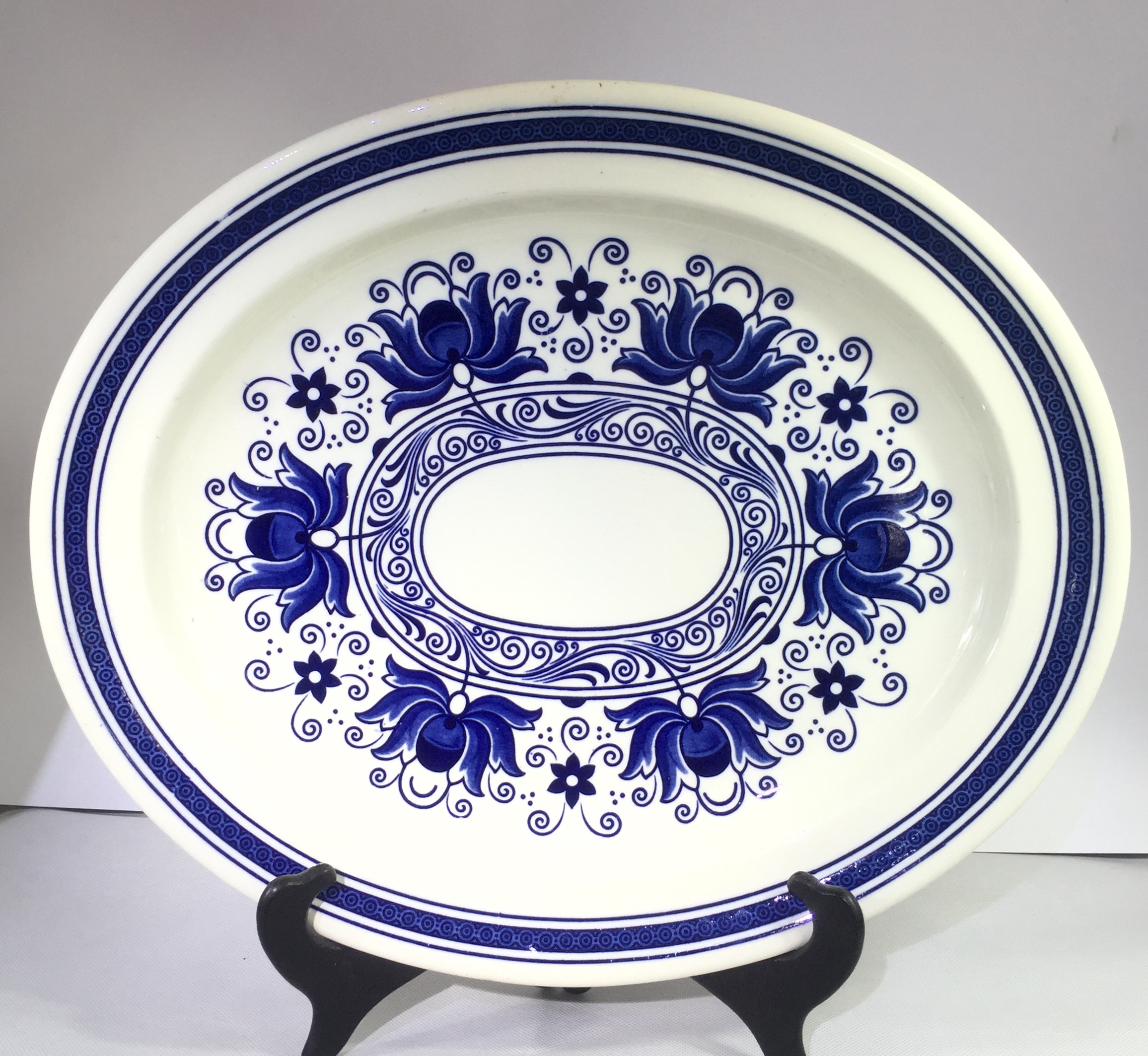 Large Wedgwood pottery platter, c. 1898-0