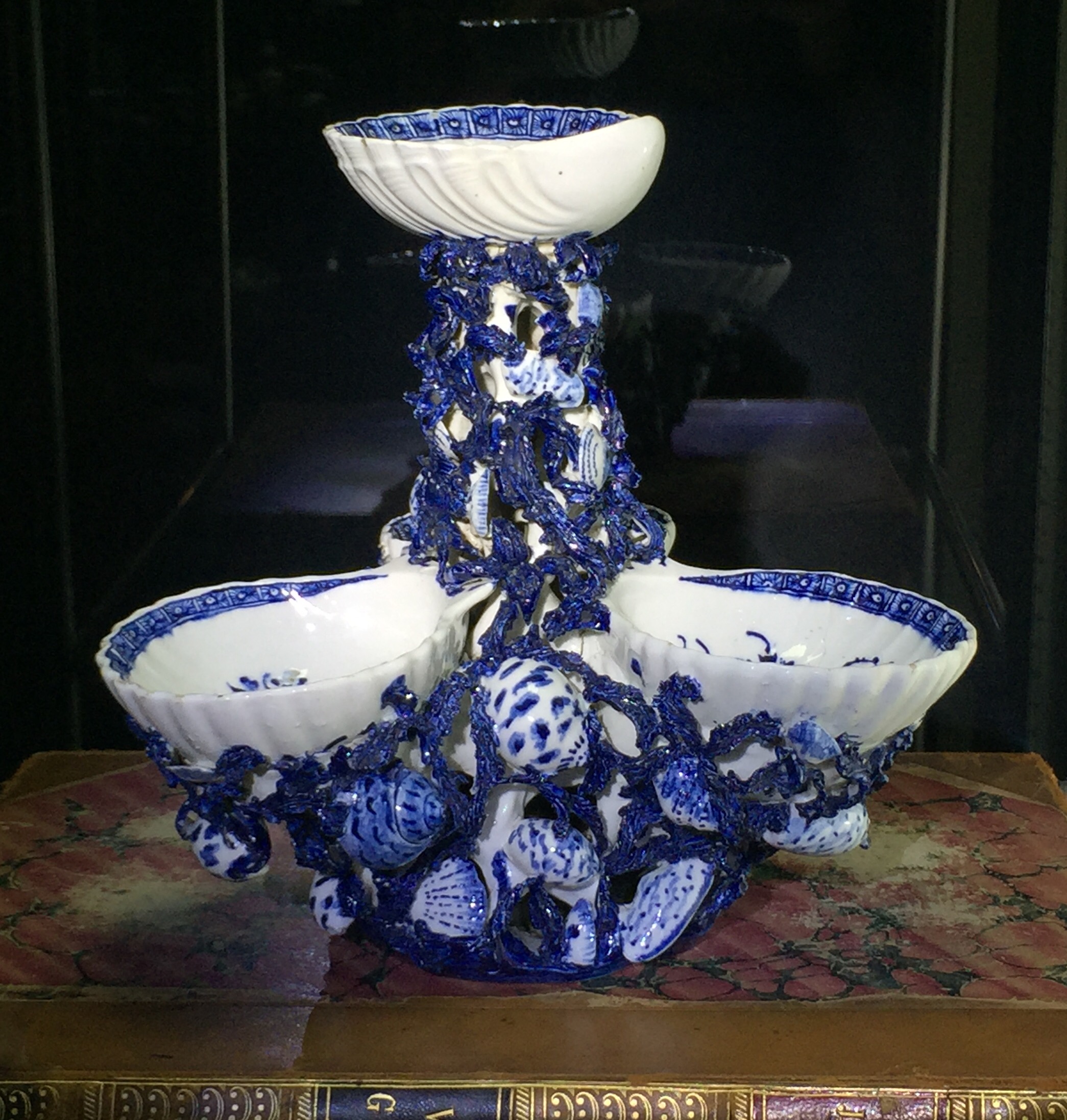 Derby scallop shell sweetmeat stand, underglaze blue decoration c.1765-0