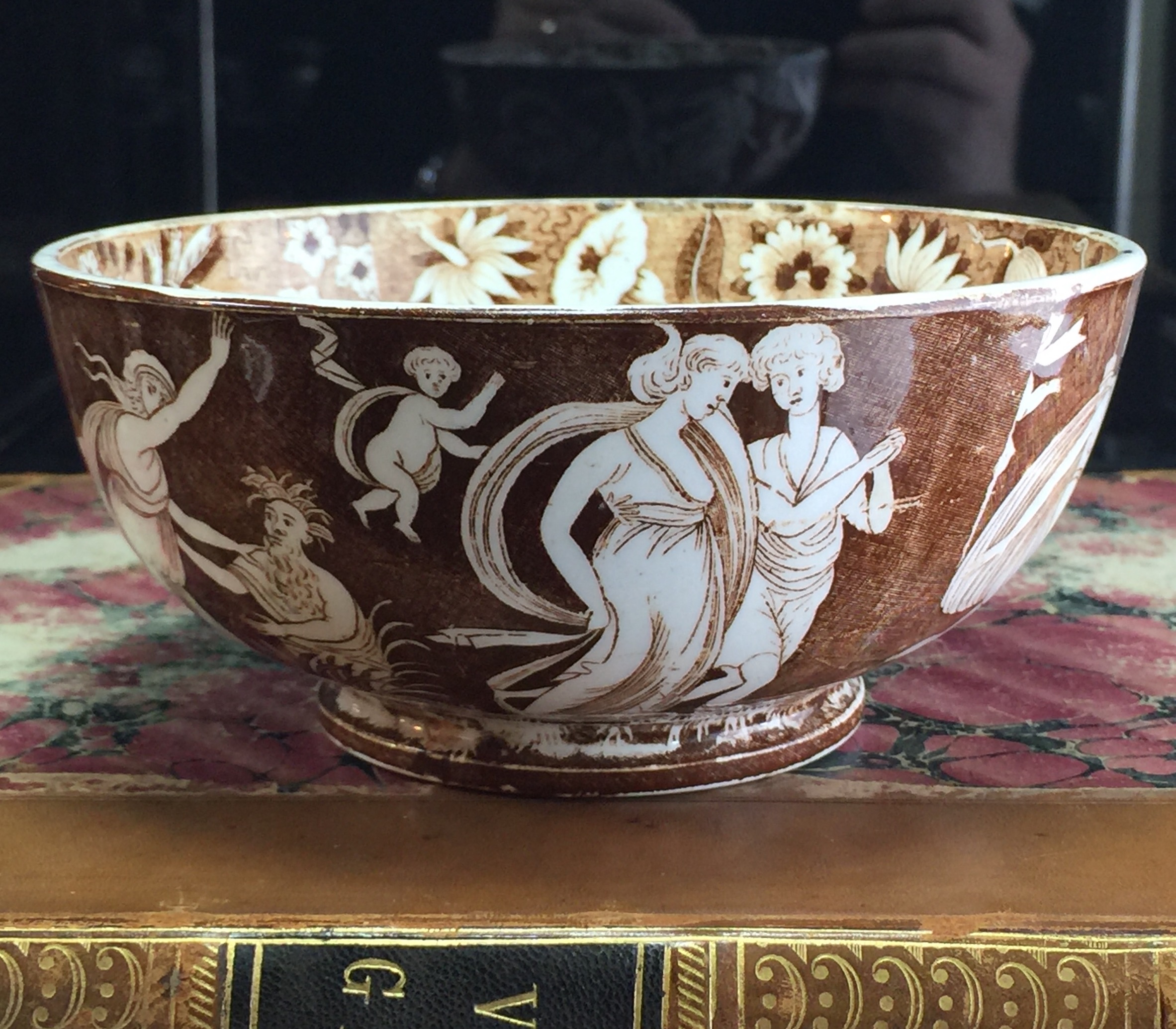 Copeland classical bowl 'Love Chase' pattern in brown, c.1850-0