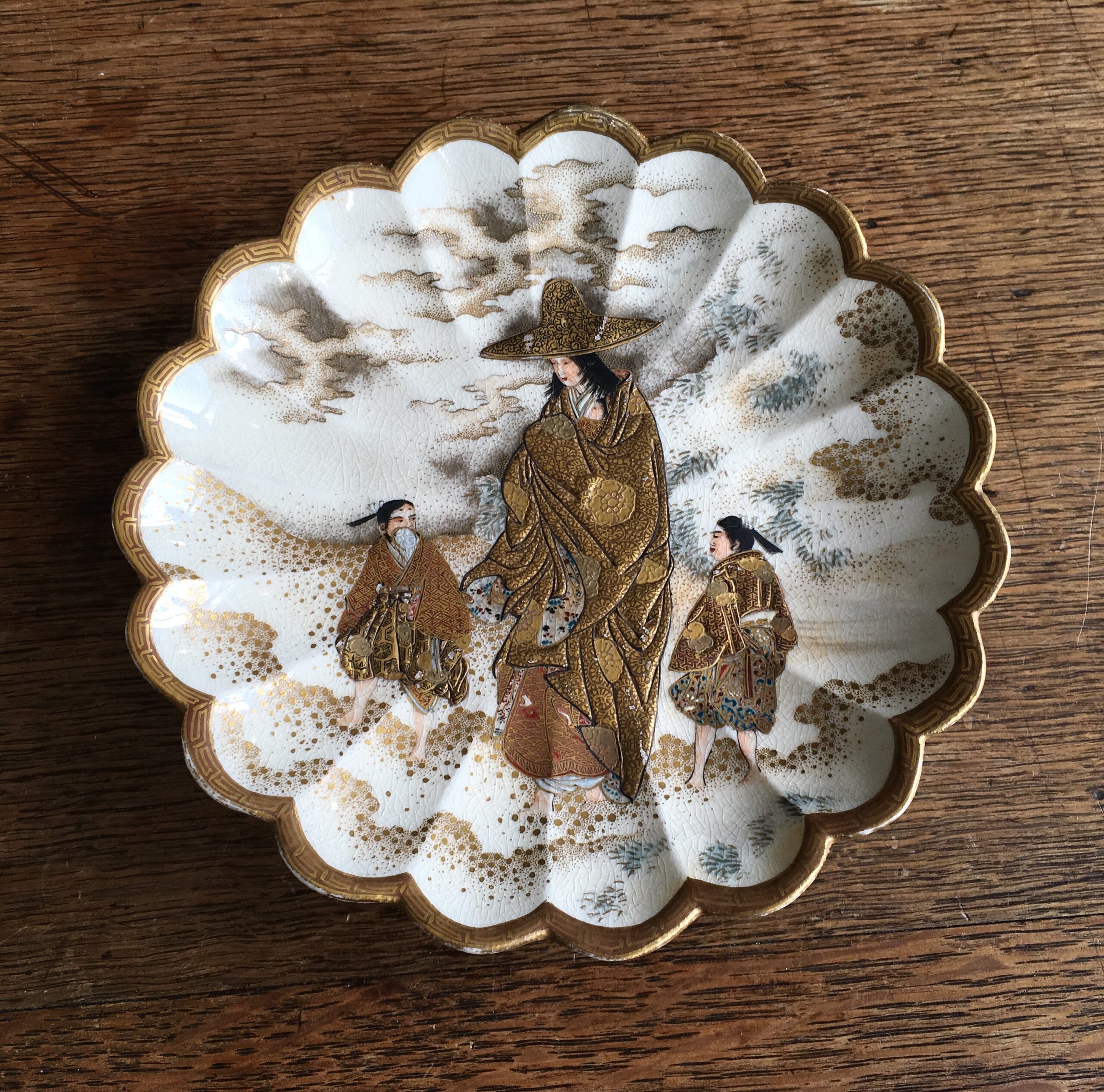 Japanese Satsuma lobed dish, Kinkozan, mother & children, c. 1880-0