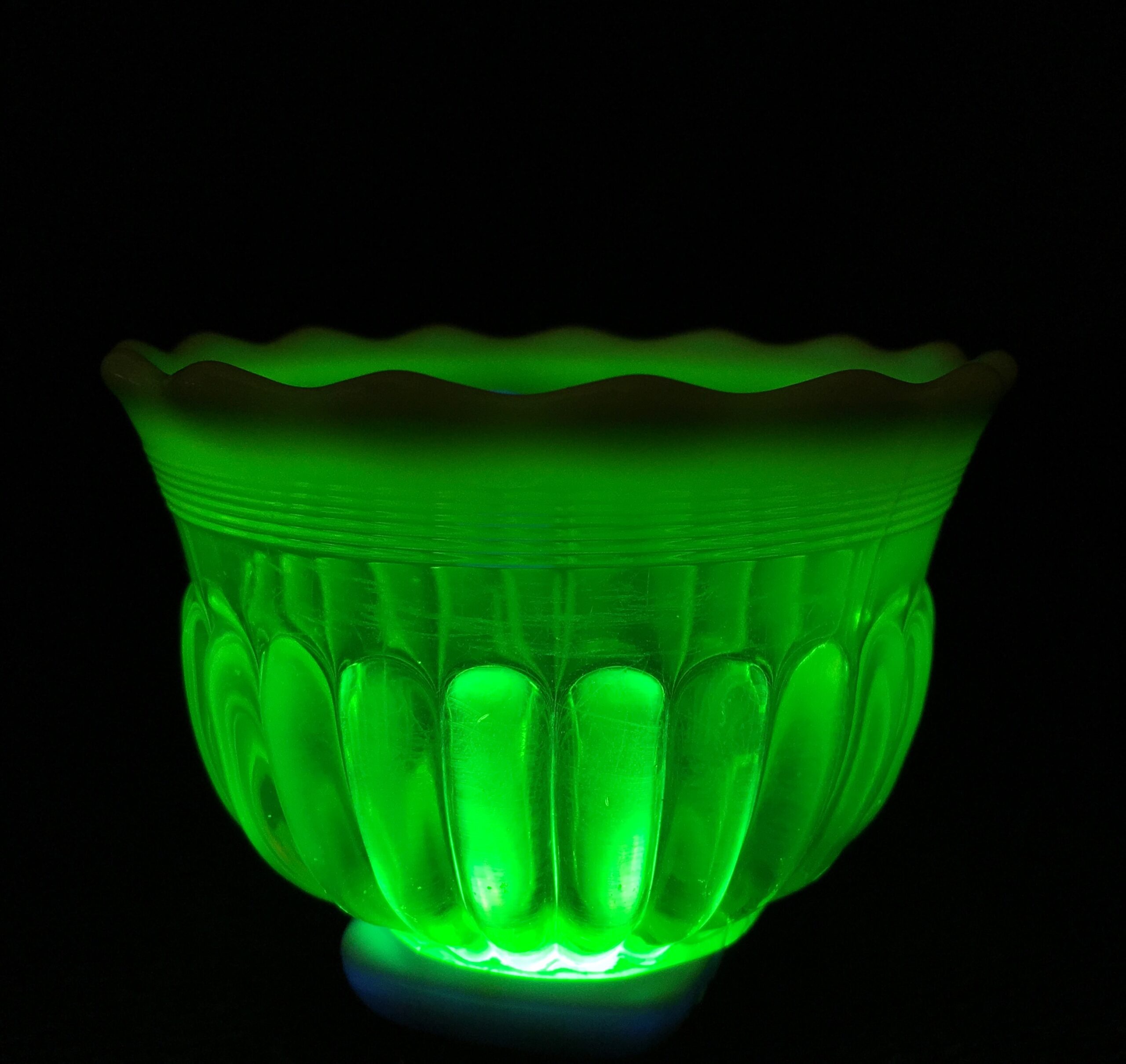 Uranium glass bowl, c. 1900 -0