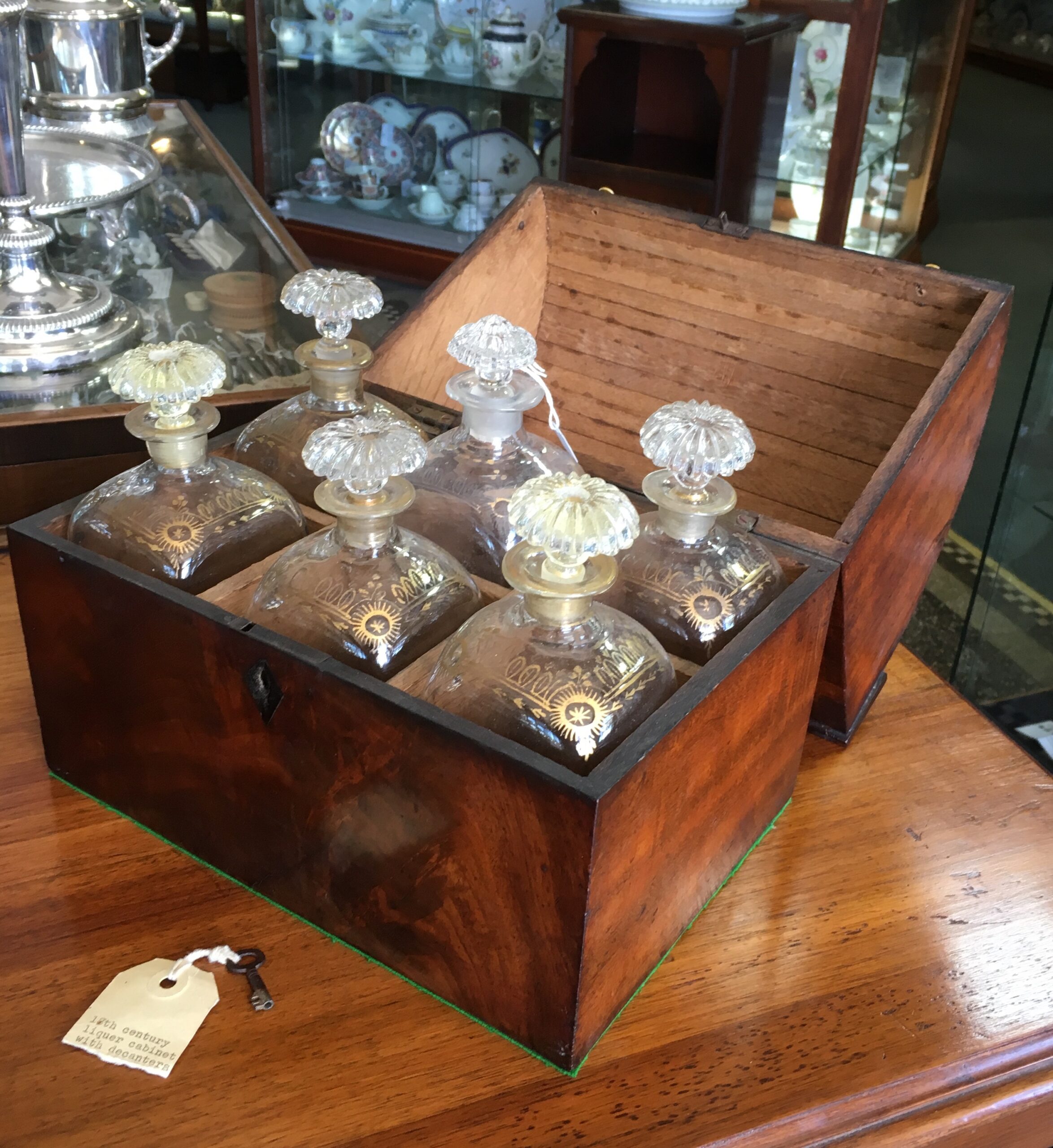 Georgian drum top mahogany decanter box, with 6 gilded decanters, c.1790 -0