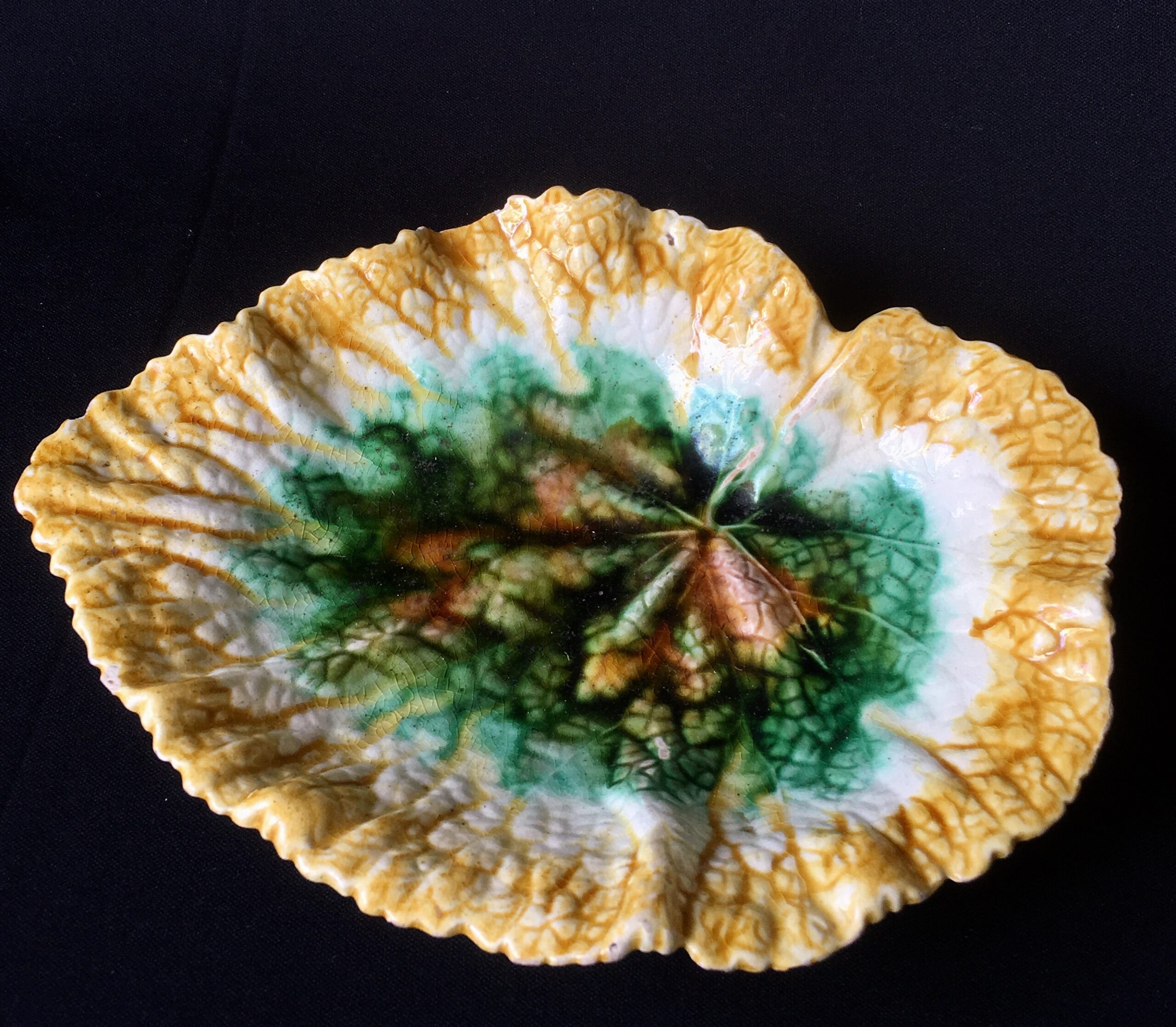 Victorian majolica pottery Bergonia leaf dish, c. 1870 -0