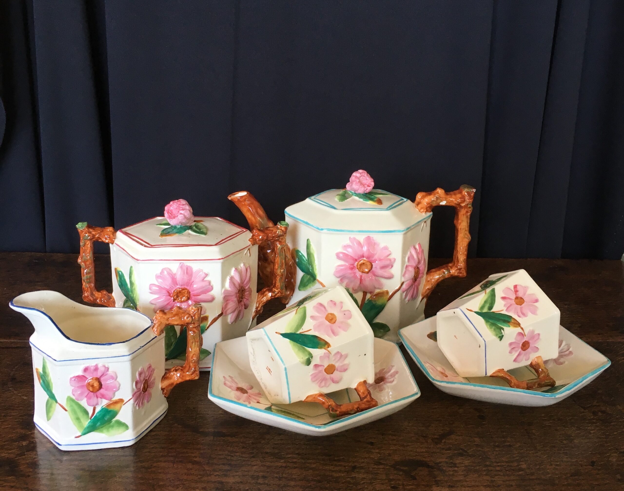 Octagonal Majolica tea service, flower decorated, c. 1885 -0