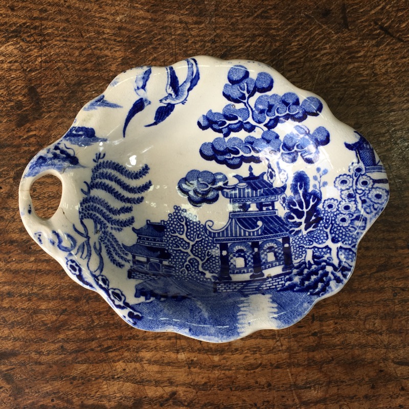 Willow Pattern leaf form dish, mid-19th century.-0