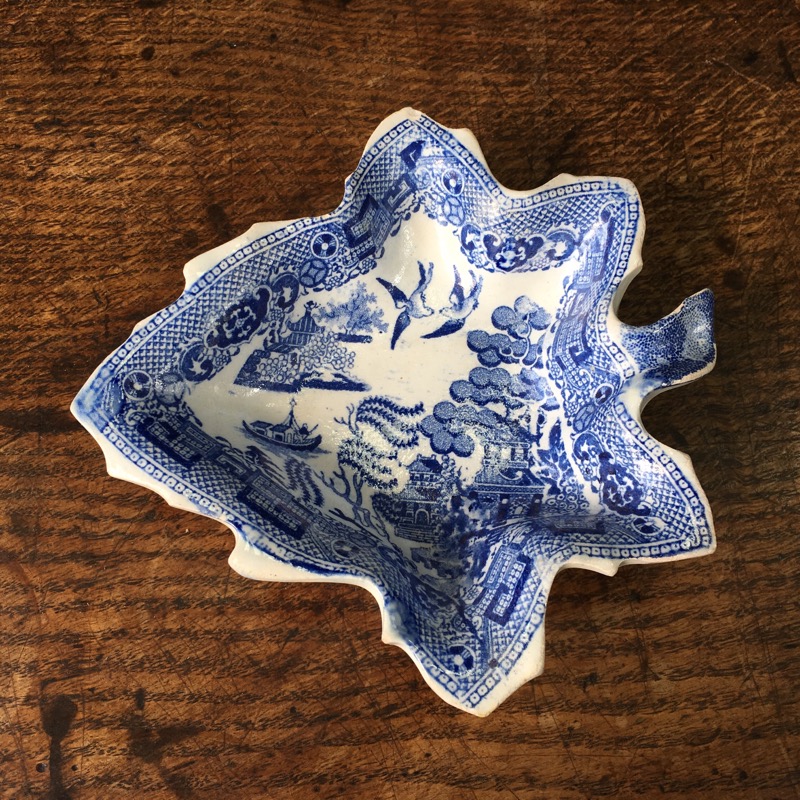 English pottery Willow Pattern pickle dish, c. 1860 -0