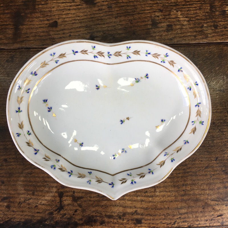 Derby heart shape dish, cornflower sprig pattern, c.1810.-0