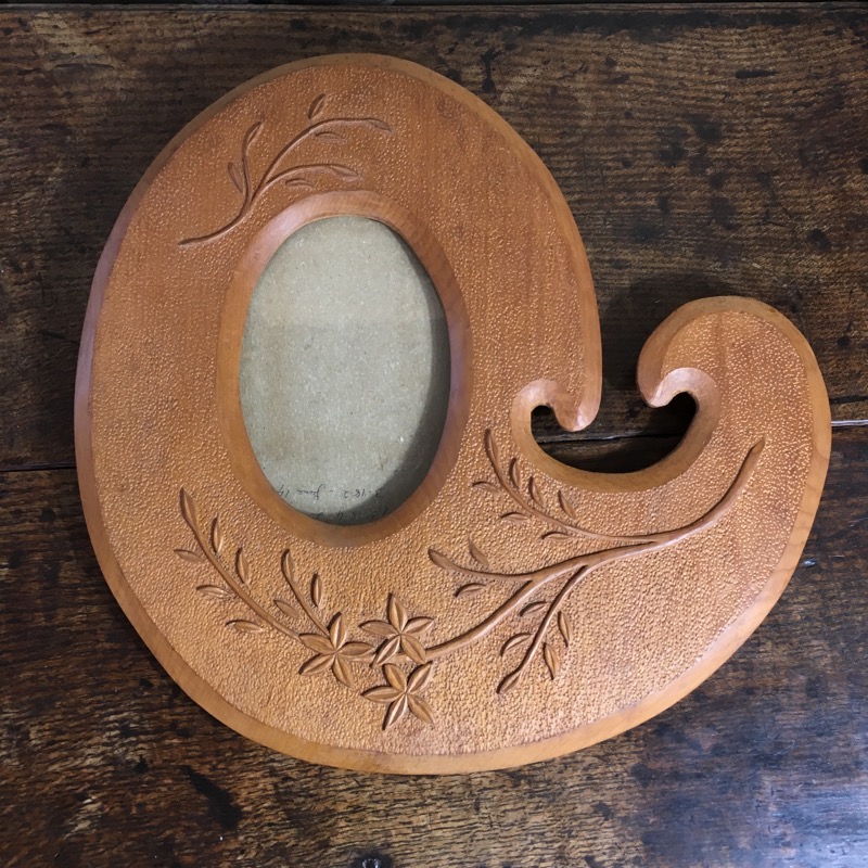 Chip carved picture frame shaped as a painters palette, c.1880-0