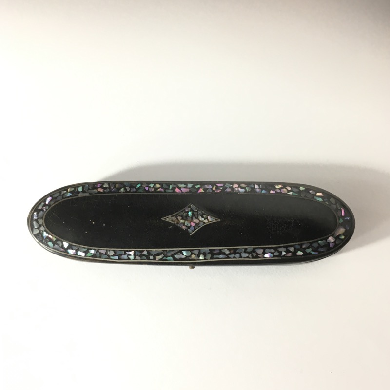 Papier maché glasses case with inset pearlshell border, c. 1860 -0