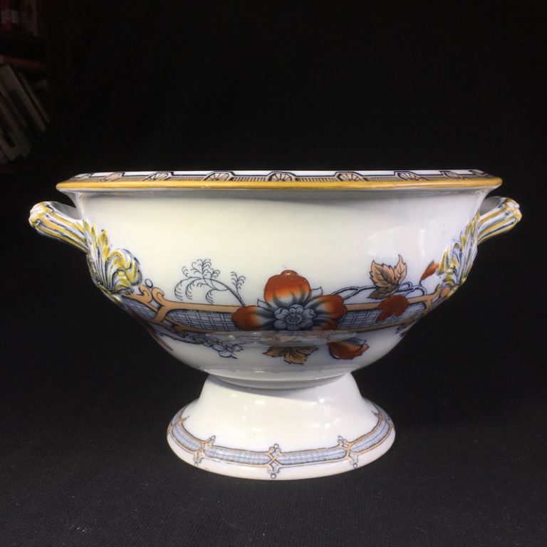 English pottery tureen, �Florilla� pattern by T