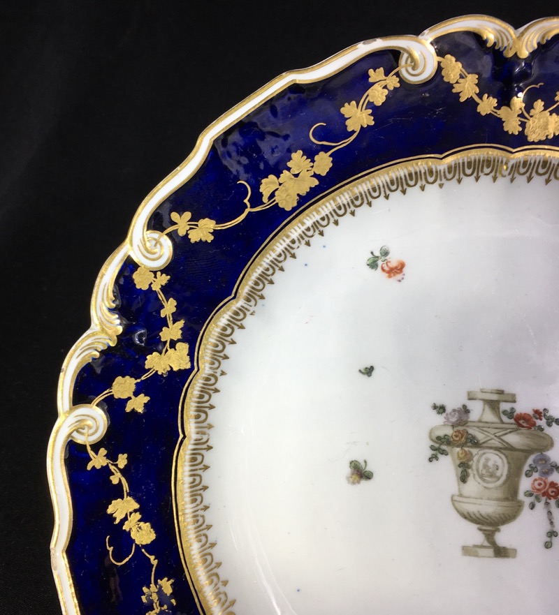 Gold Anchor Chelsea plate with urn, mazarine blue & rich gilding, c ...