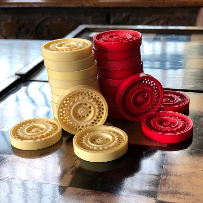 Ivory Chequers set, wheel openwork, Indian mid 19th century -0