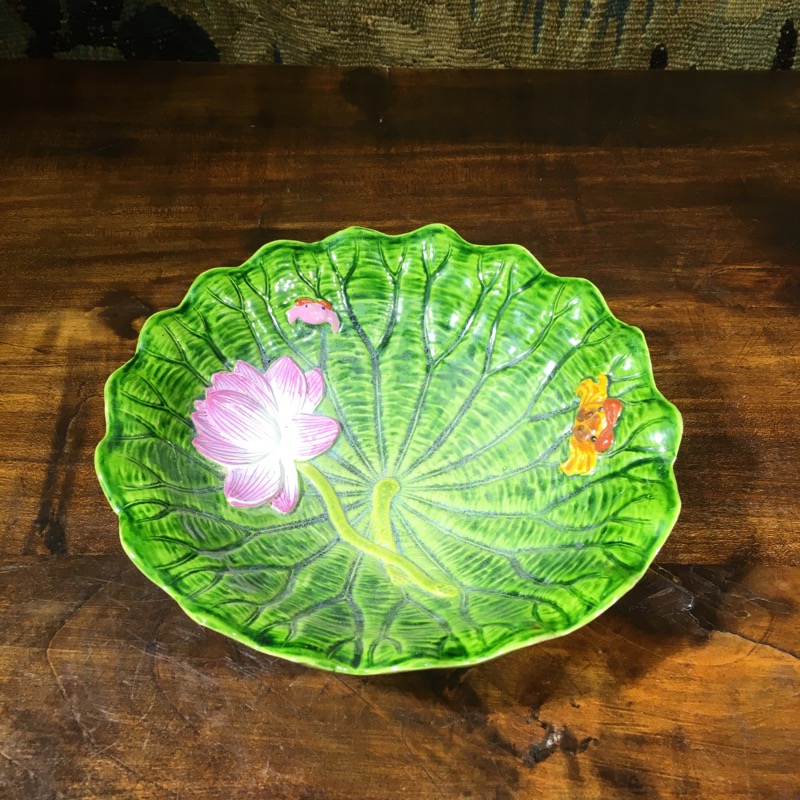 Japanese pottery lotus bowl with crabs, c.1900-0