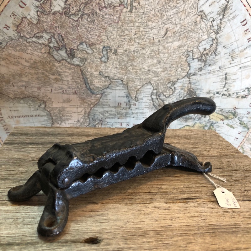 Victorian cast iron cork press, acanthus leaf moulded, c. 1880-0