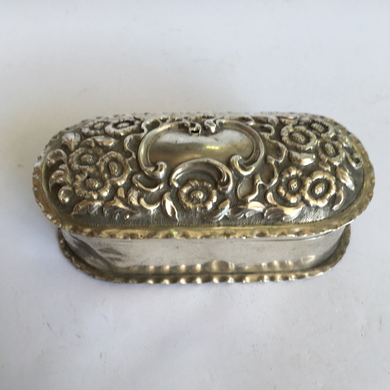 Sterling Silver flower embossed box, Chester 1904 -0