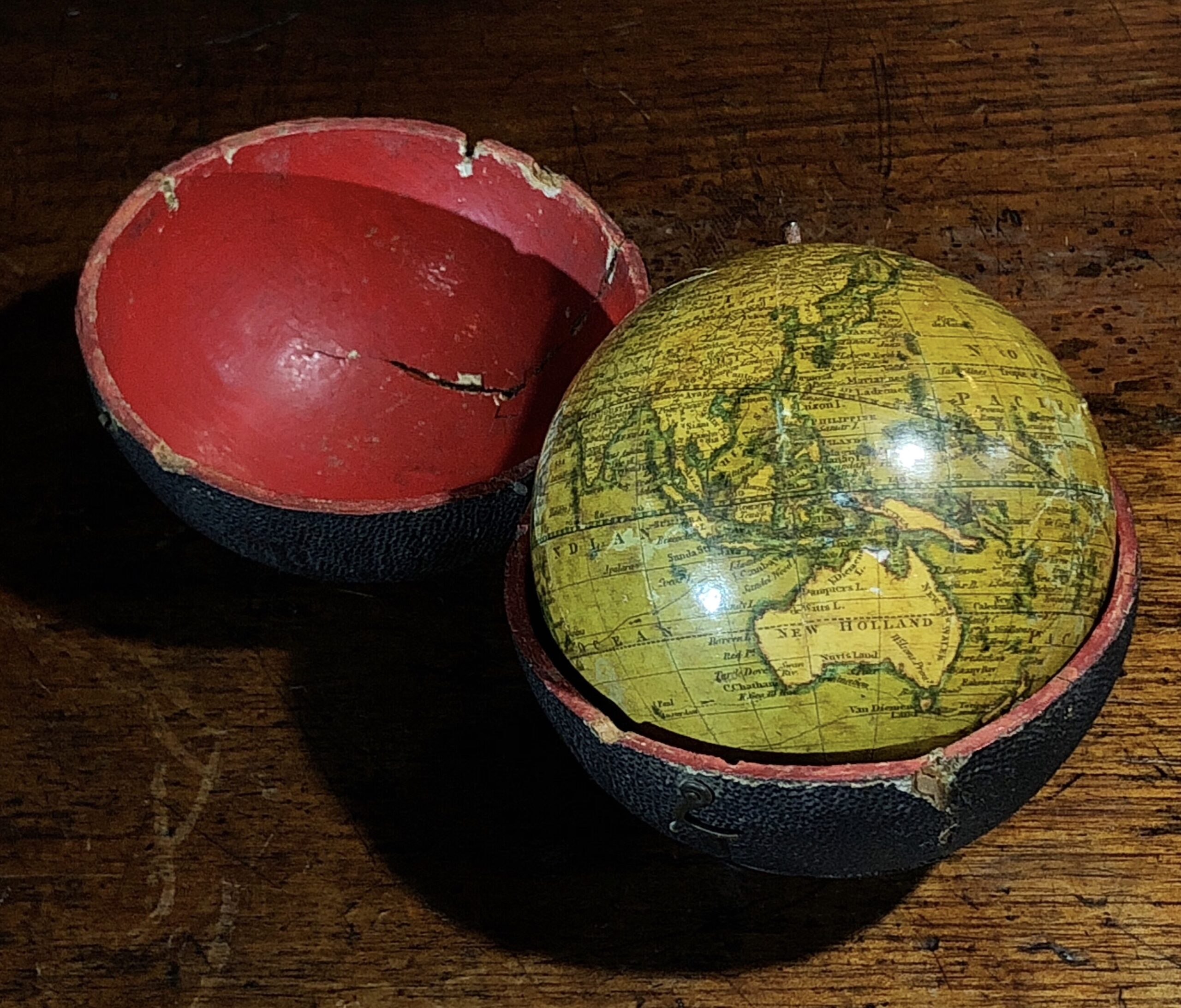 'Smith's Celestial Globe' in original case, 1834 -0