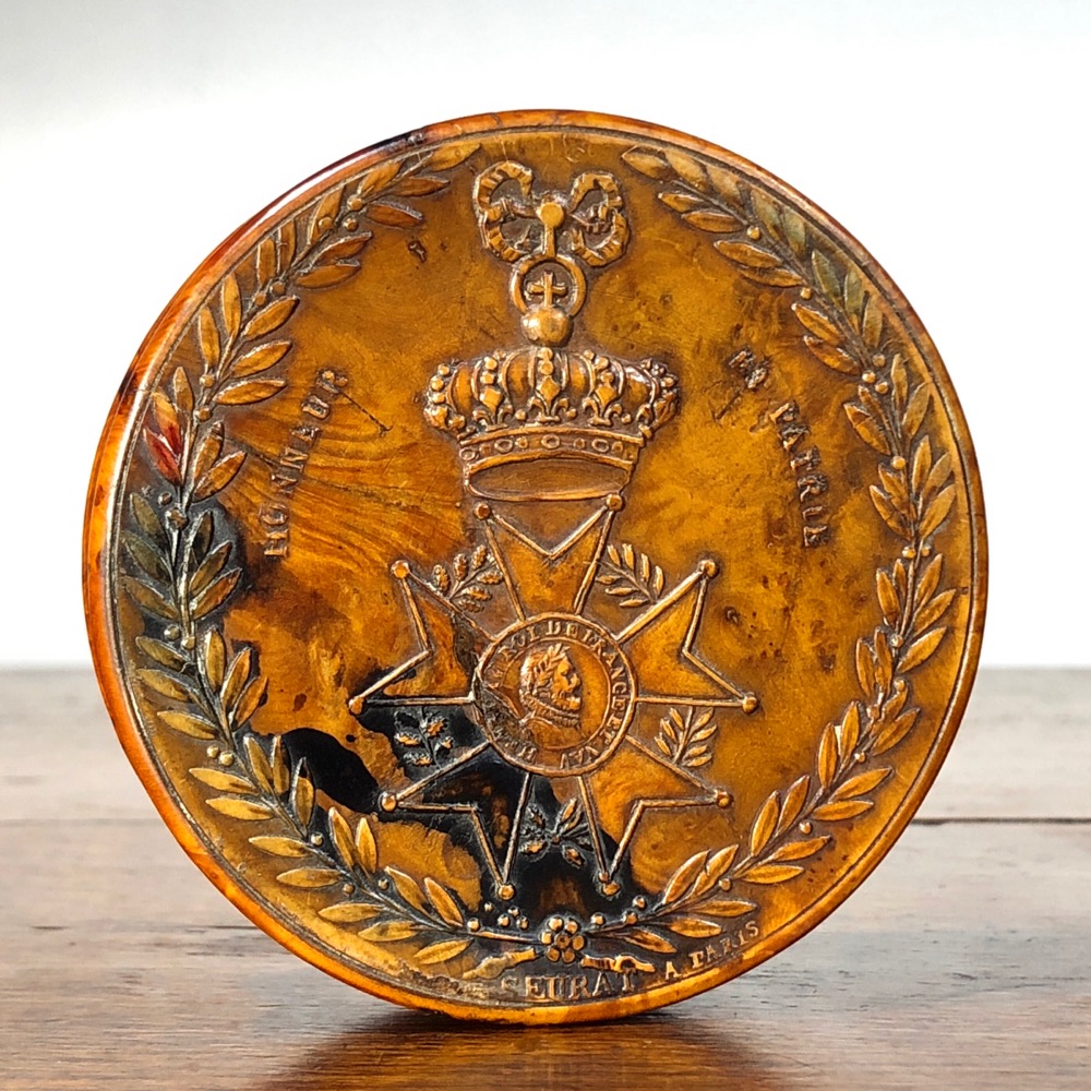 French treen snuff box, Legion of Honour + battle scene, c. 1814-30