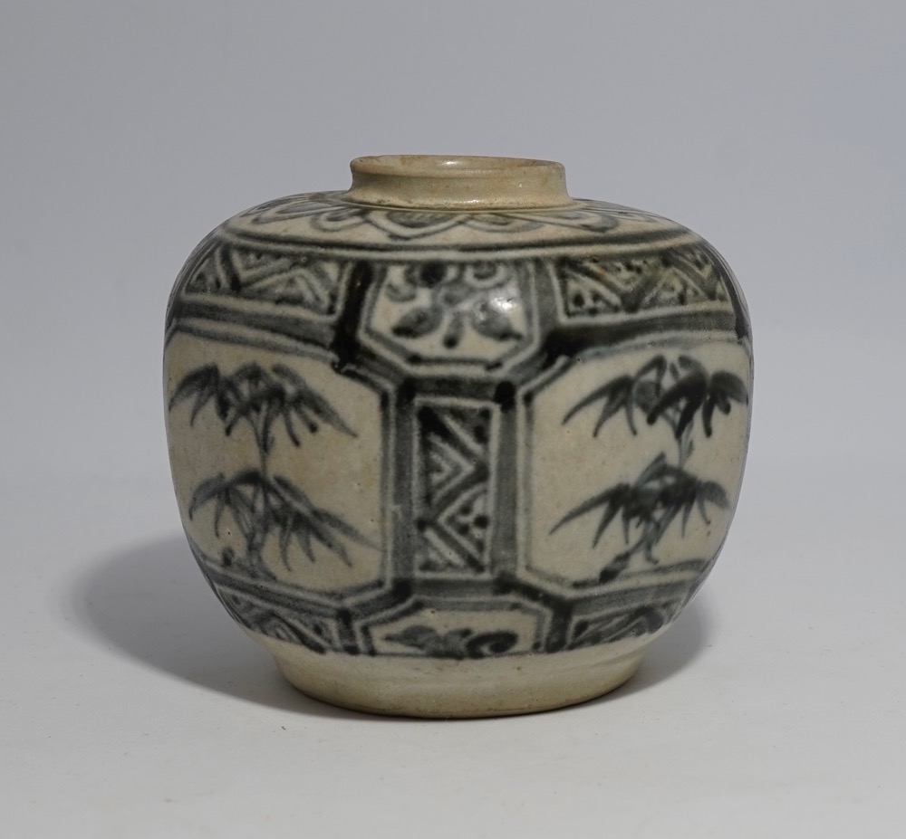 Ming Dynasty blue and white jar, bamboo panels, 16th-17th century