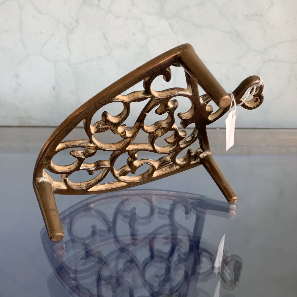 Small 19th century brass trivet, c. 1870 Moorabool Antiques Galleries