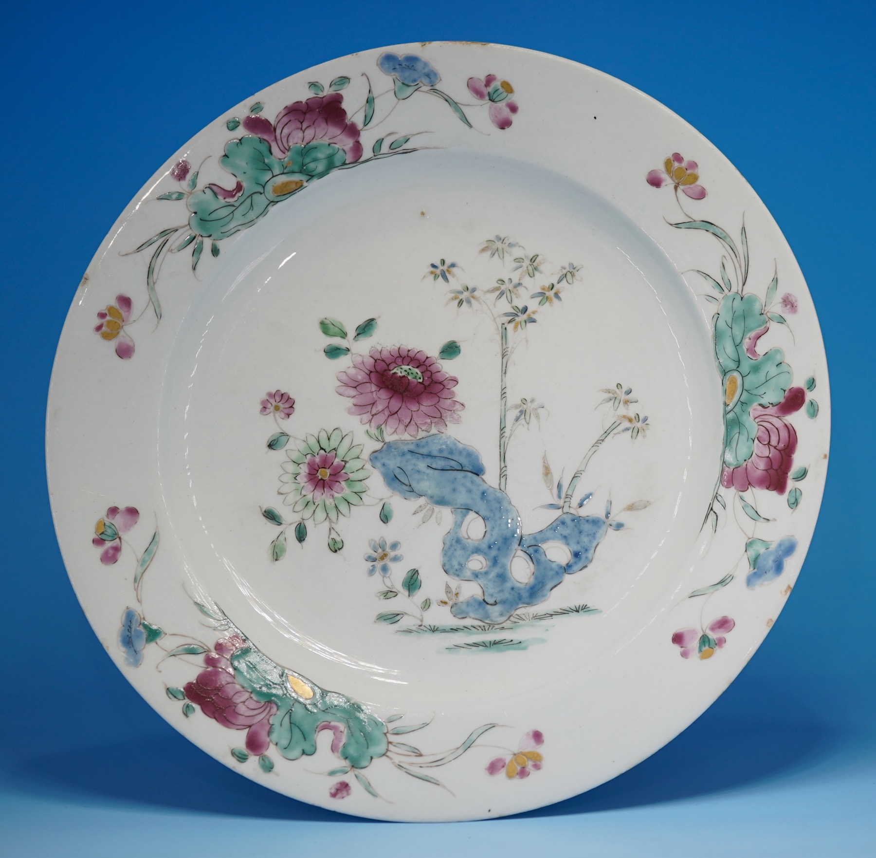 Bow porcelain plate