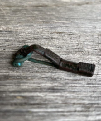 Roman bronze bow fibula, incised lines + good condition, 2nd-4th c. AD