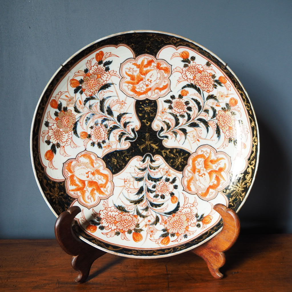 Large Japanese Imari charger, 17th century