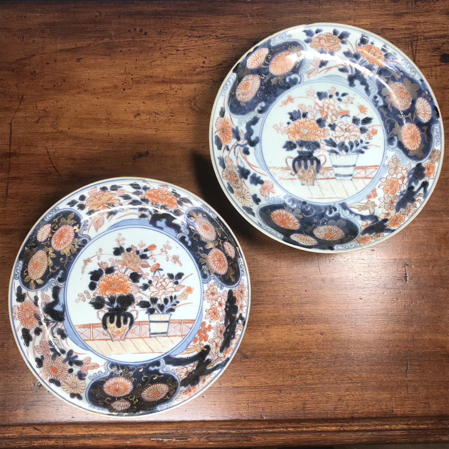 Pair of Japanese Imari plates, flower vases, Circa 1700