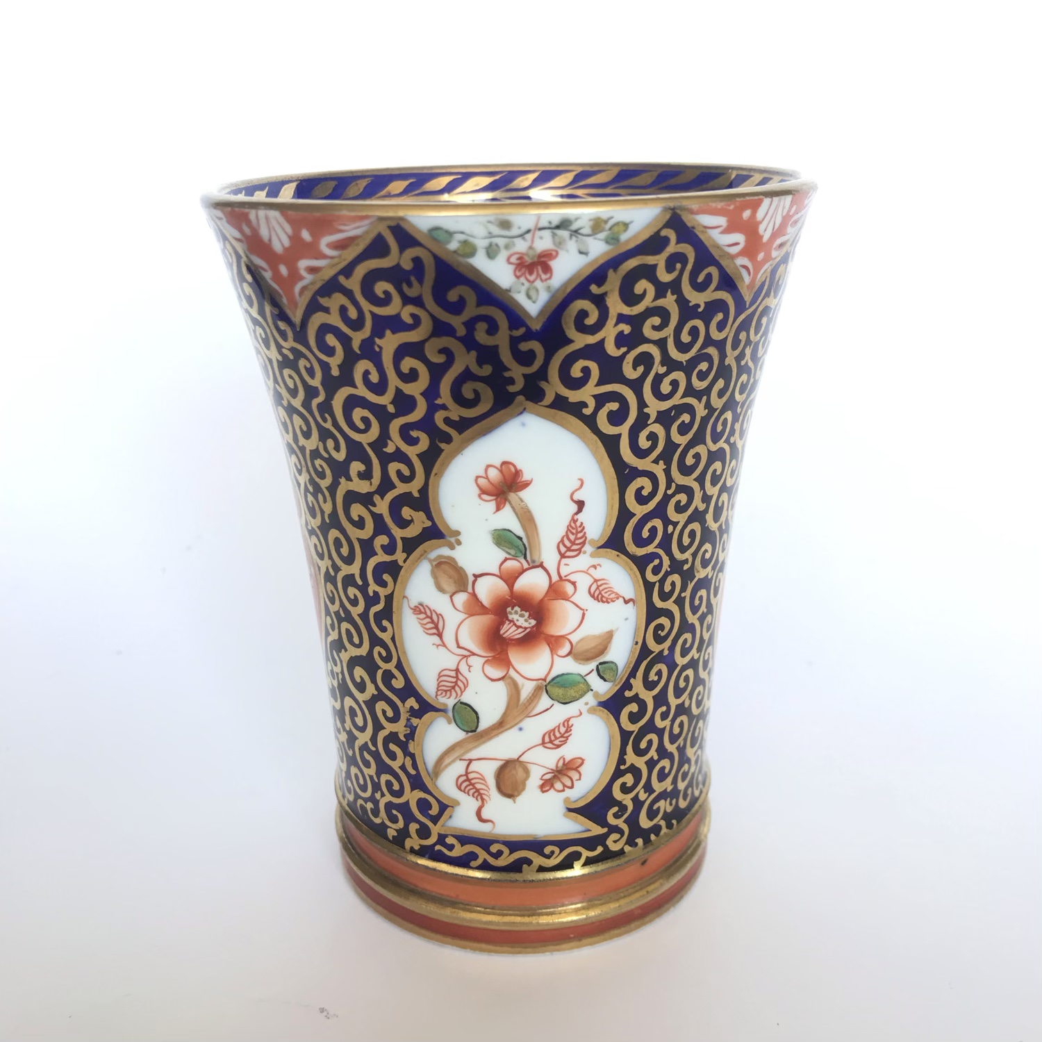 English porcelain beaker with rich imari pattern, c.1805