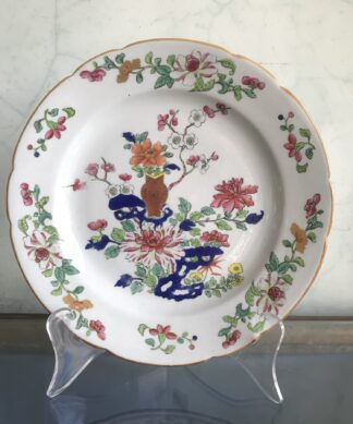 Stoneware plate with famille rose decoration