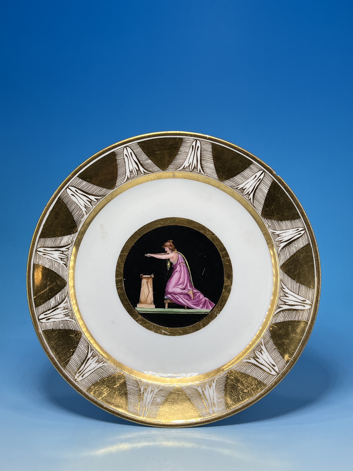 Paris porcelain plate, painted in the Neoclassical taste, Nast C 1805