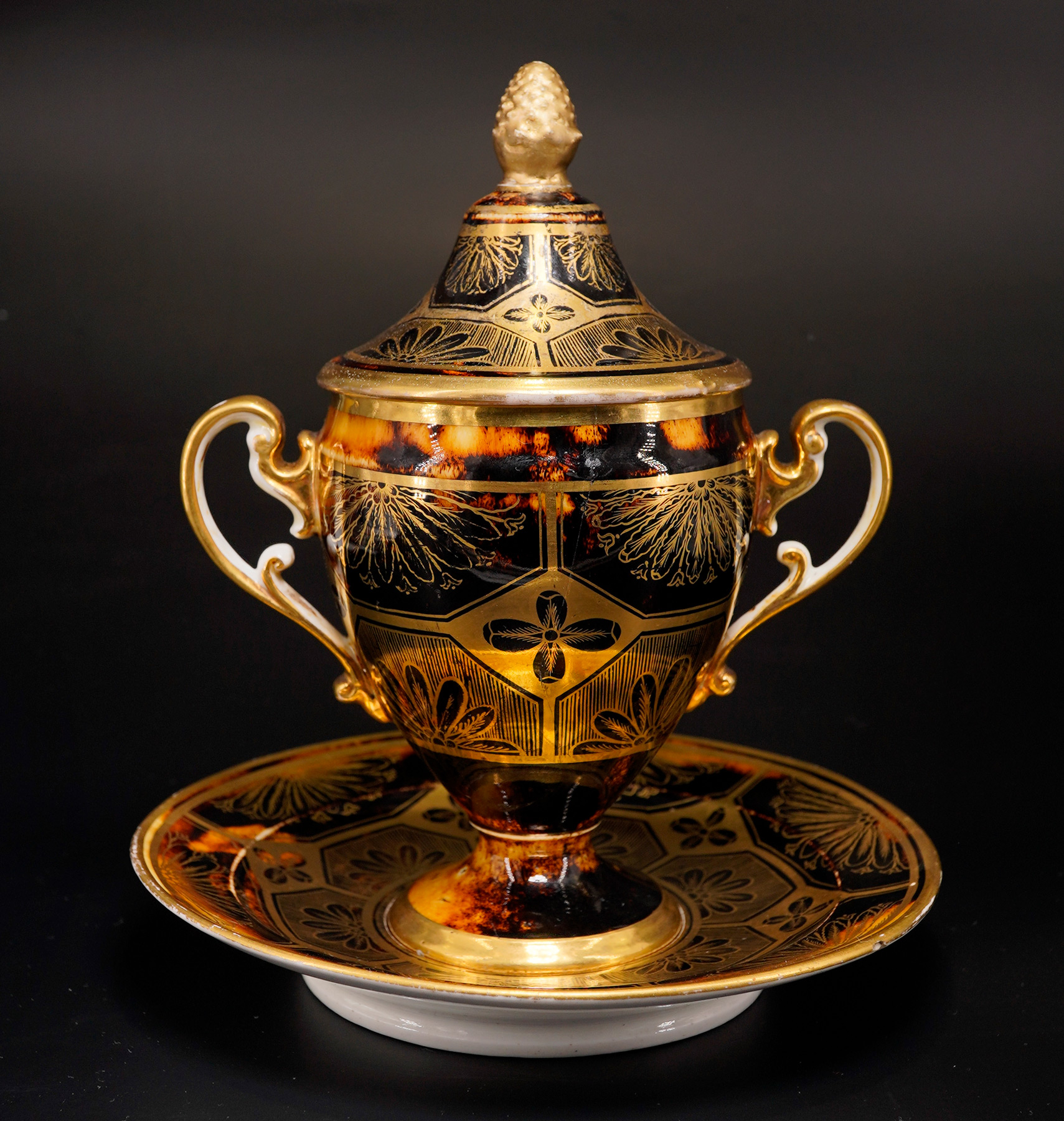 Dihl & Gerrard covered cup, c. 1795