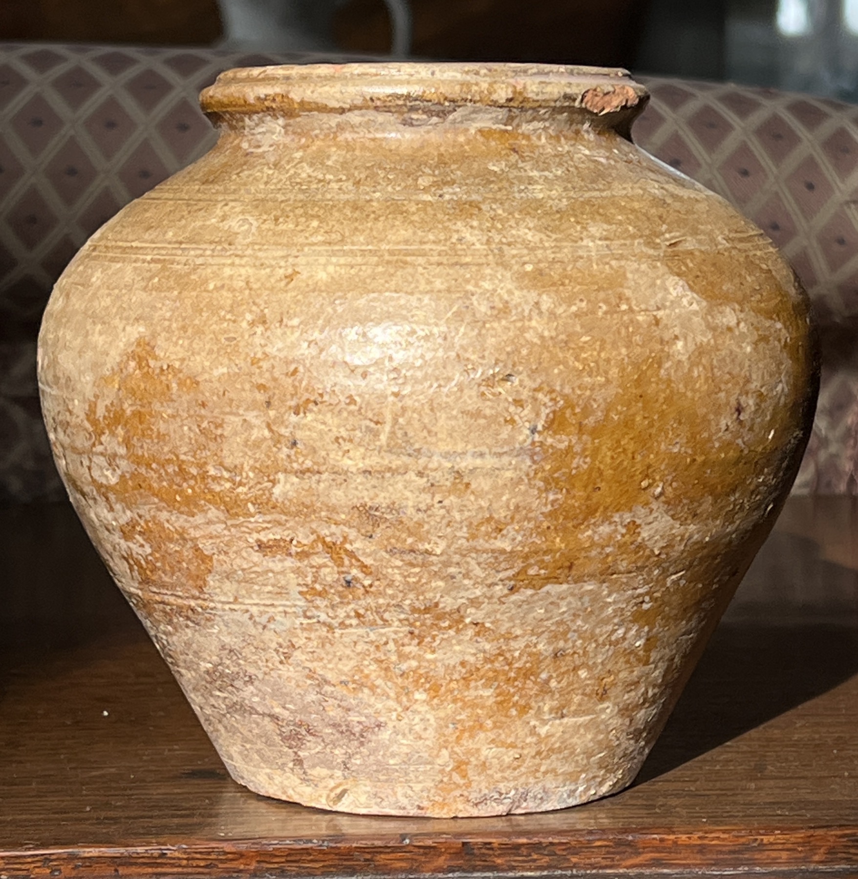 Eastern Han amber glaze pottery vessel, 25-220 AD