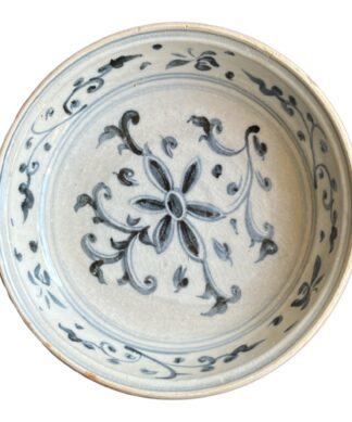 Hoi an shipwreck dish, daisy spray, late 15th century