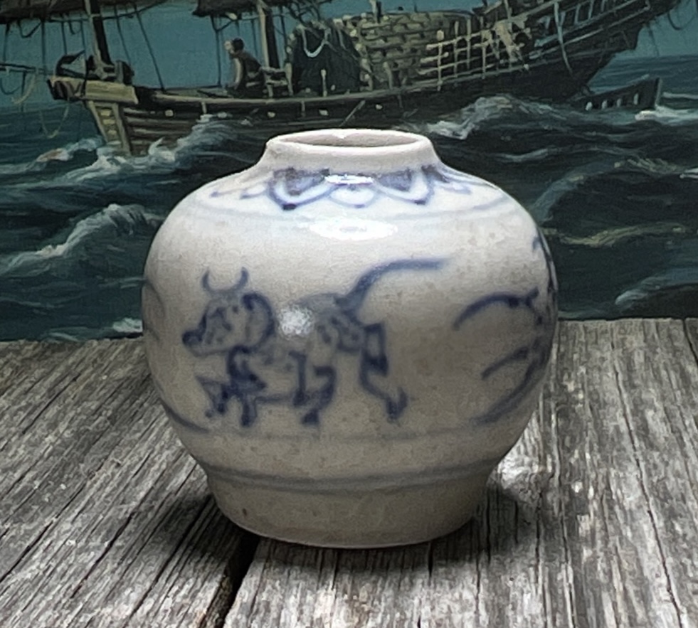 Hoi An Shipwreck blue & white jarlet, rare 'Bull' painting, Vietnam, late 15th century