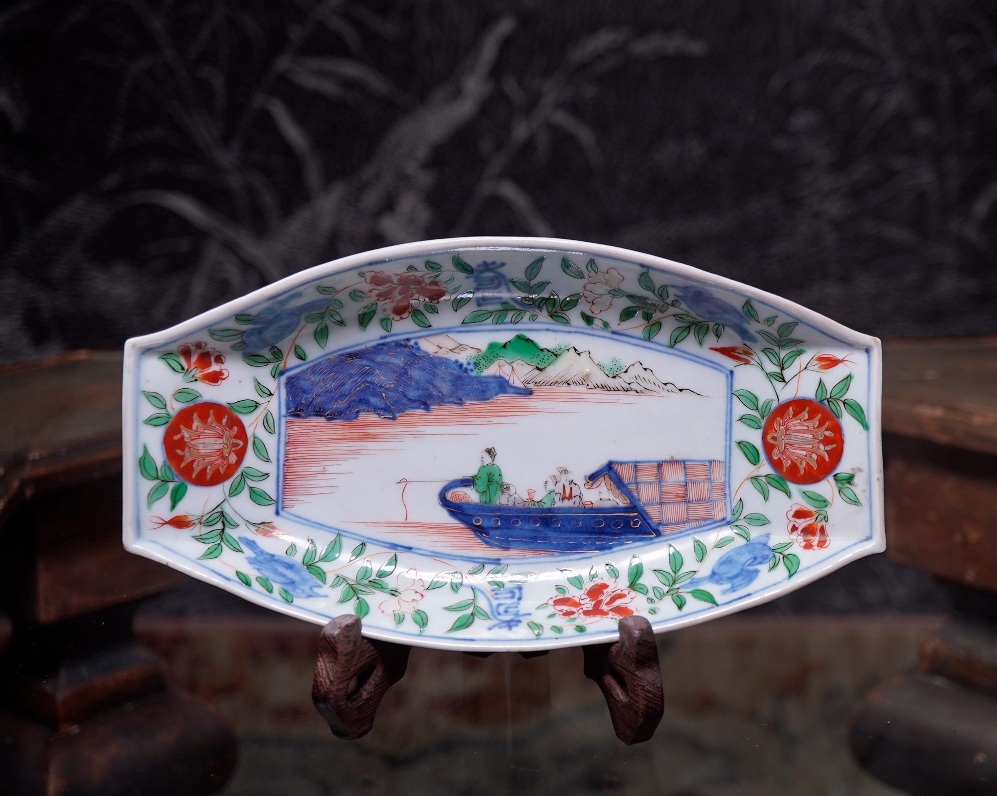 Japanese Imari boat shape dish, fishing scene, 18th century