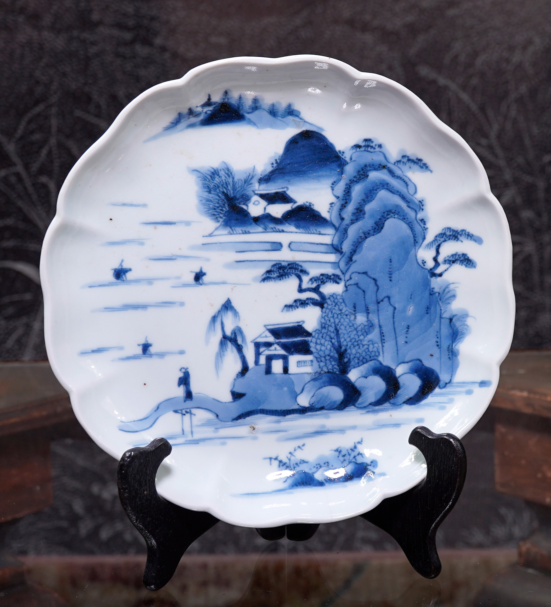 Japanese blue & white landscape plate, flower form, c.1700