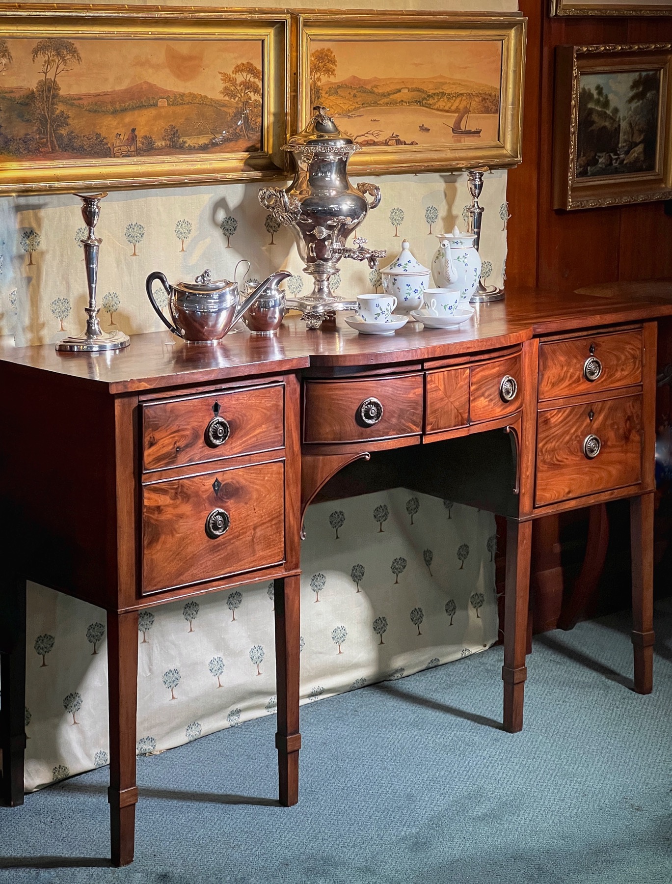 Georgian Hepplewhite Mahogany sideboard, c.1780