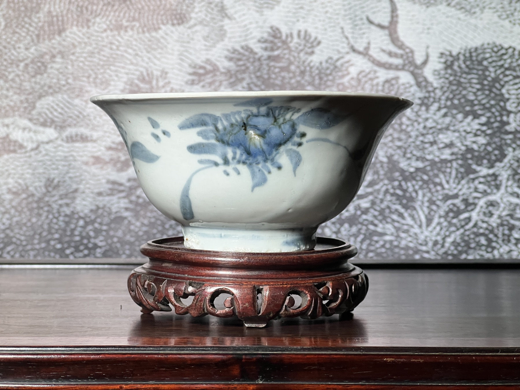 Chinese porcelain bowl, flower sprays, Ming Dynasty 16th-17th century