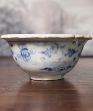 Hoi An Shipwreck teabowl, blue + white dec., 15th century Annamese