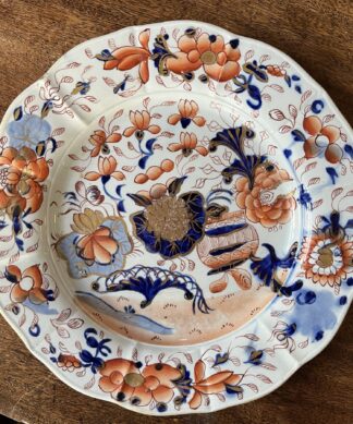 Masons Ironstone Imari plate with petal lobed rim, c.1825