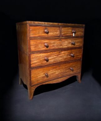 Handsome Mahogany George III chest of drawers with original knobs, c.1790