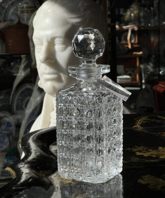 Quality hand-cut whiskey decanter, hobnail pattern, late 19th century