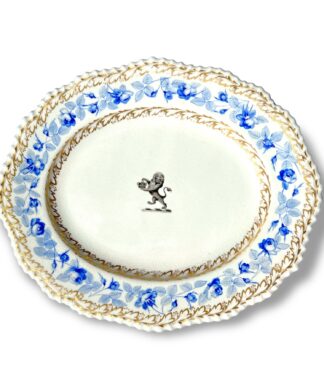 Chamberlains oval platter, East India Company crest & superb blue rose border, c. 1825