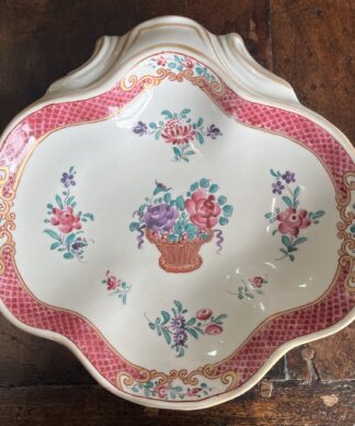 Shell Shape dish in 'Famille Rose' style, English 19th century