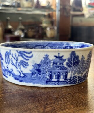 Staffordshire Pottery potted meat dish, Willow Pattern, c. 1840