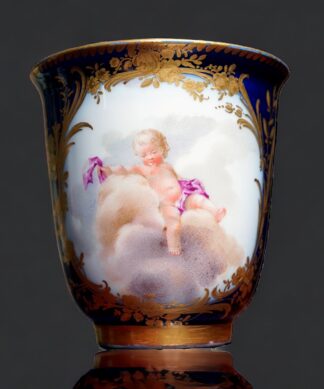 Rare Meissen beaker in the Sèvres style, by Johann Georg Loehnig, c.1775